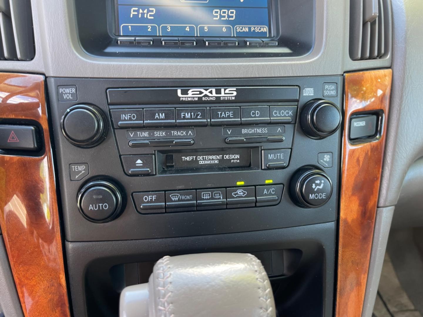 2000 Lexus RX 300 AWD (JT6HF10U4Y0) with an 3.0L V6 DOHC 24V engine, 4-Speed Automatic Overdrive transmission, located at 813 E Fairview Ave, Meridian , ID, 83642, (208) 336-8230, 43.618851, -116.384010 - Photo#13